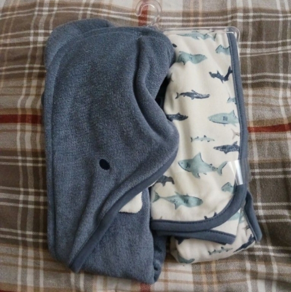NWOT Carter's Infant Hooded Towel Set - Picture 2 of 2
